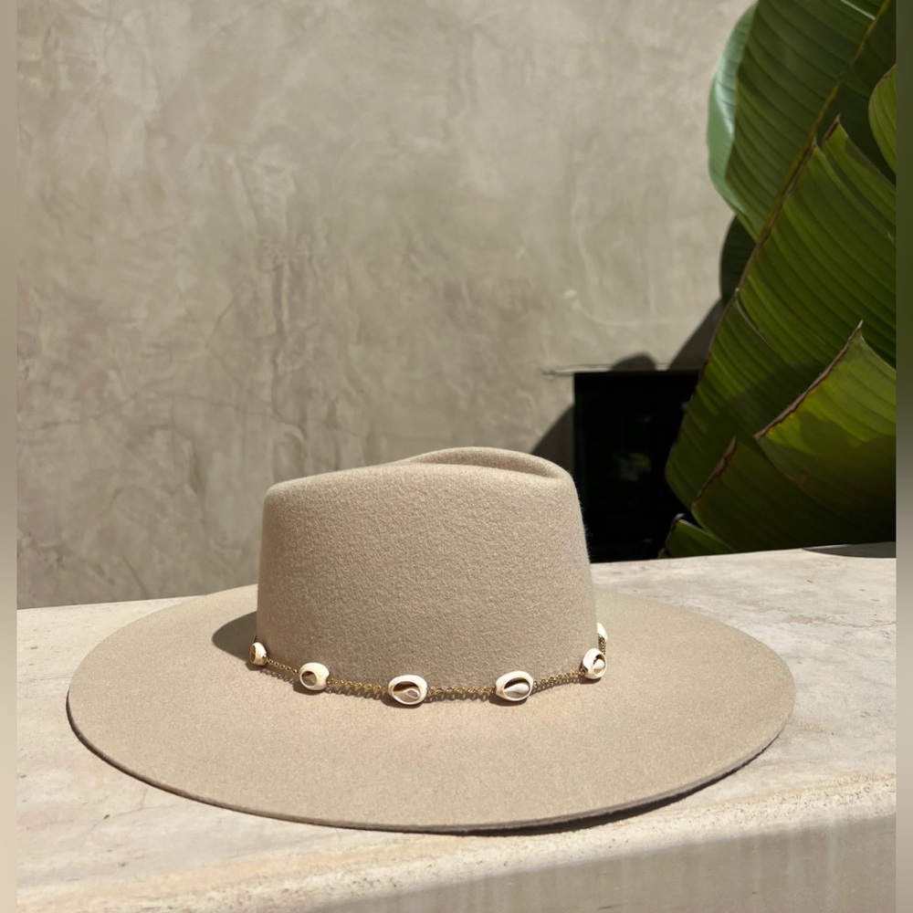 NWT Shyanne Beige Tan Wide Brim Cowgirl Boater Hat Gold Chain Shell Wool OSFA